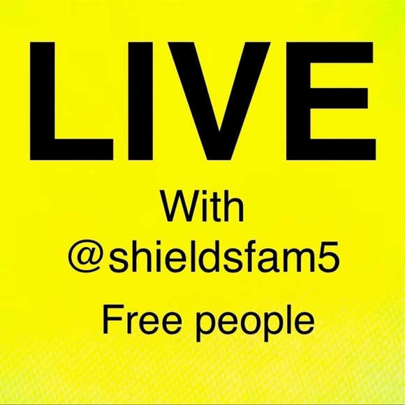 Nov 4h 6:30pm FREE PEOPLE FALL/WINTER MUST HAVES - Picture 1 of 5